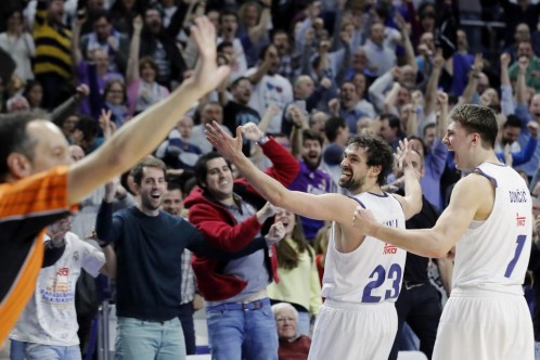 76-75. Llull resuelve un clásico vibrante con una canasta en el último segundo