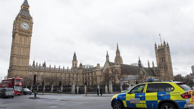 El detenido frente al Parlamento británico es sospechoso de planear un atentado