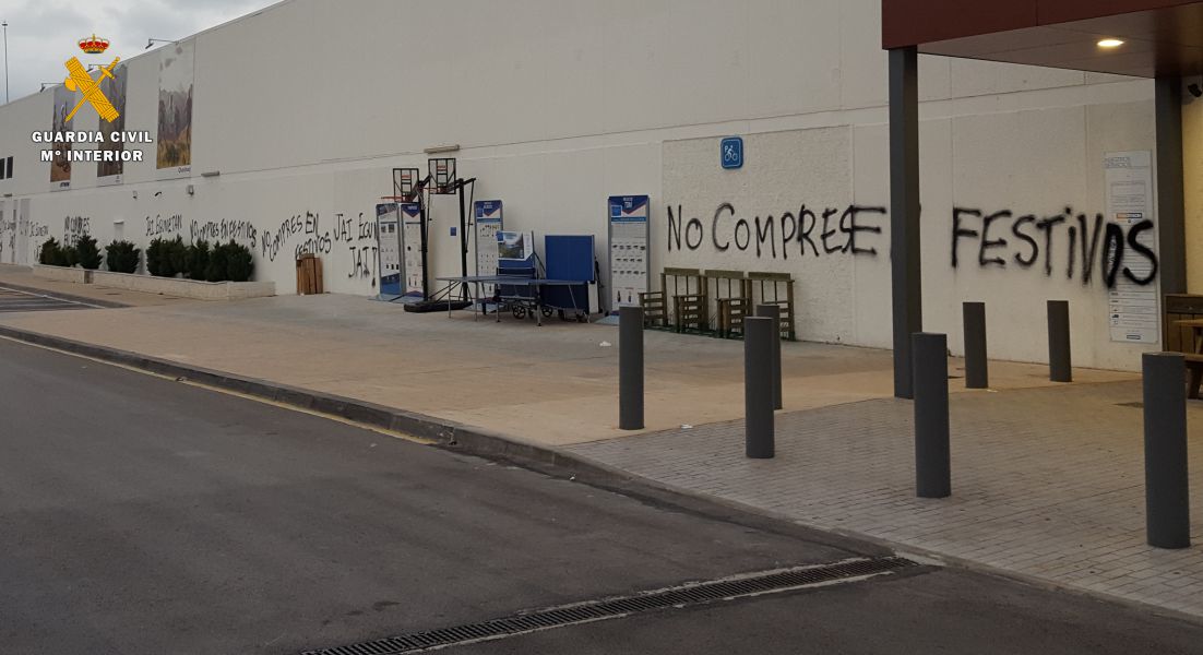 La Guardia Civil investiga a un hombre por delito contra un comercio