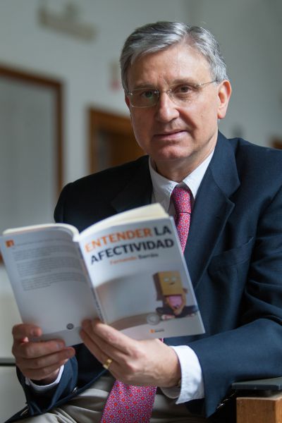 “Vivimos como marionetas emocionales que reaccionan afectivamente ante los estímulos externos sin conocer nuestro mundo interior”