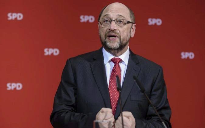 Schulz pone precio a un posible acuerdo de gobierno con Merkel