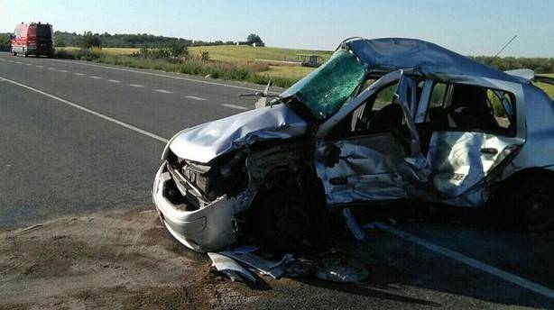 Fallece la conductora de 34 años tras chocar con un camión en Allo
