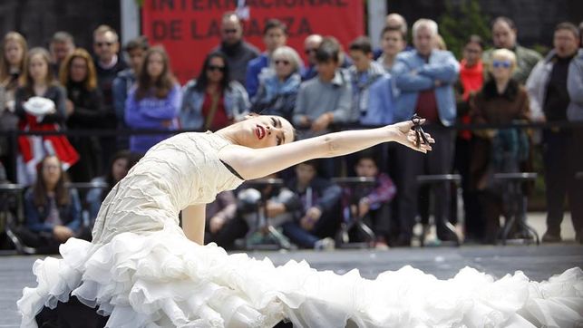 El Ballet Nacional se mezcla con el público para celebrar el Día de la Danza
