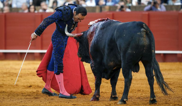 Dos orejas de poco peso para el Cid y Adame ante los vacíos 