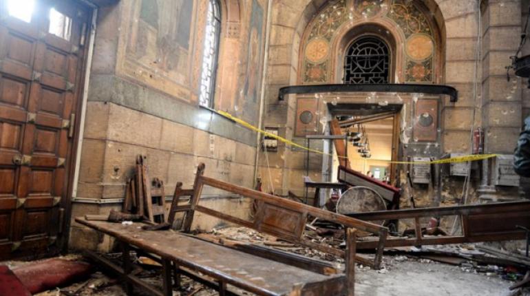 Al menos 21 muertos en un atentado contra una iglesia copta al norte de El Cairo