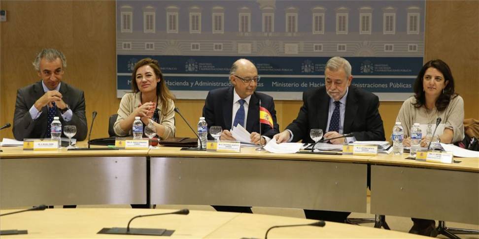 Los expertos creen que condonar la deuda a las CCAA no genera buenos incentivos