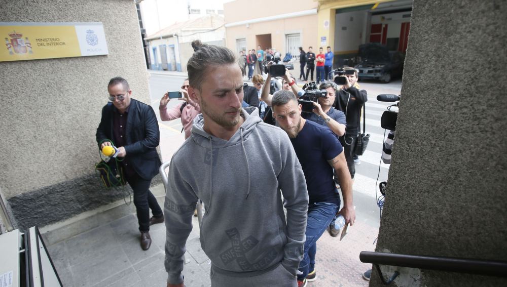 Libertad con cargos para los detenidos por el presunto amaño del Barcelona B-Eldense