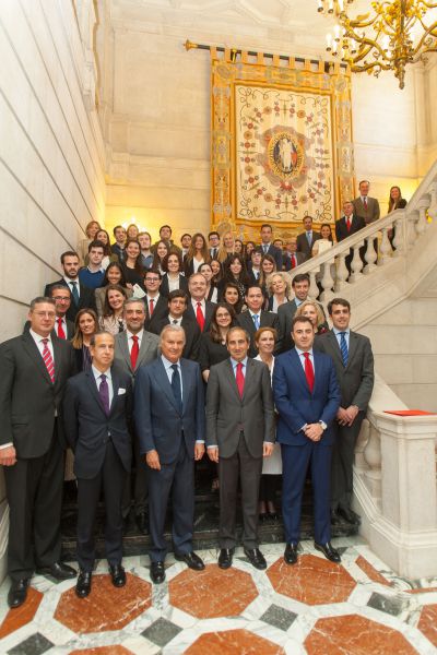 La Universidad de Navarra y Banco Santander renuevan su convenio para fomentar las becas