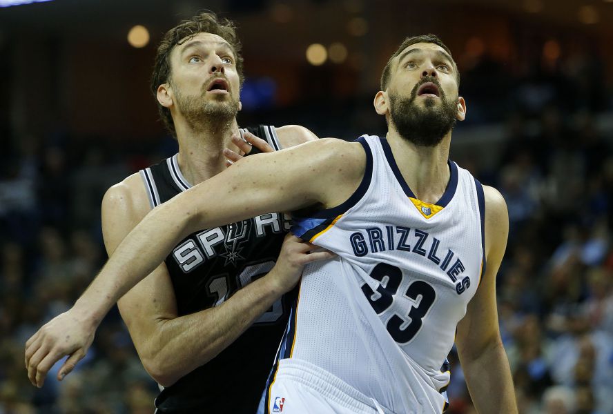 105-94. Conley y Marc Gasol dejaron en evidencia a unos Spurs mediocres