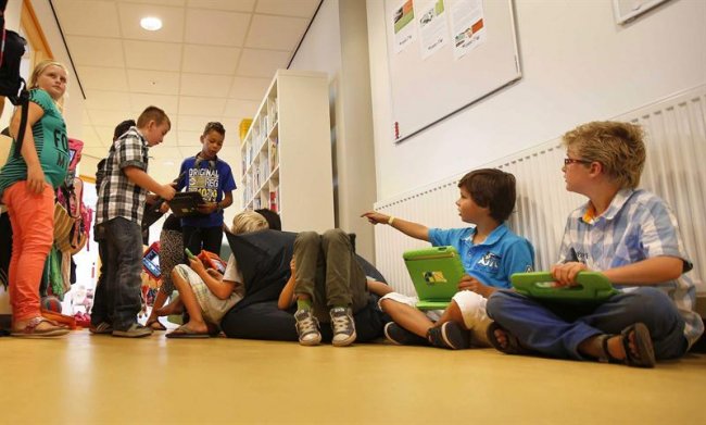 Una de cada cuatro familias usa internet y móviles para educar, pero sin criterio