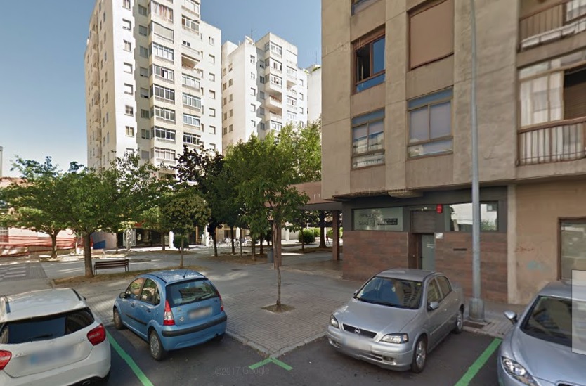 Un cortocircuito provoca un incendio en la oficina de Hacienda de Barañain