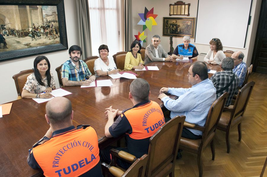 Gobierno de Navarra renueva la colaboración con las agrupaciones de Protección Civil de Tudela, Cintruénigo y Milagro