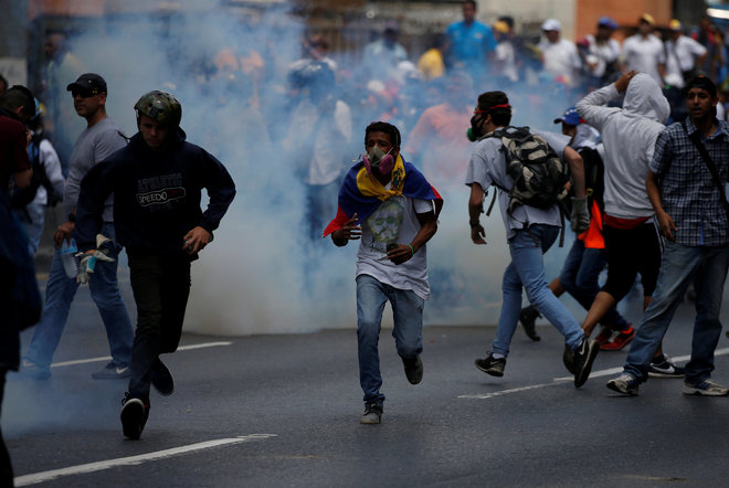 La muerte de un joven marca otra jornada violenta de protestas en Venezuela