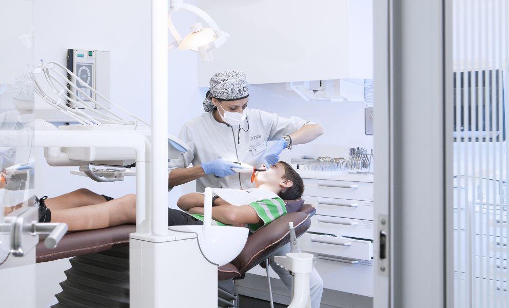 Sannas promueve la reducción de caries en la población infanto-juvenil
