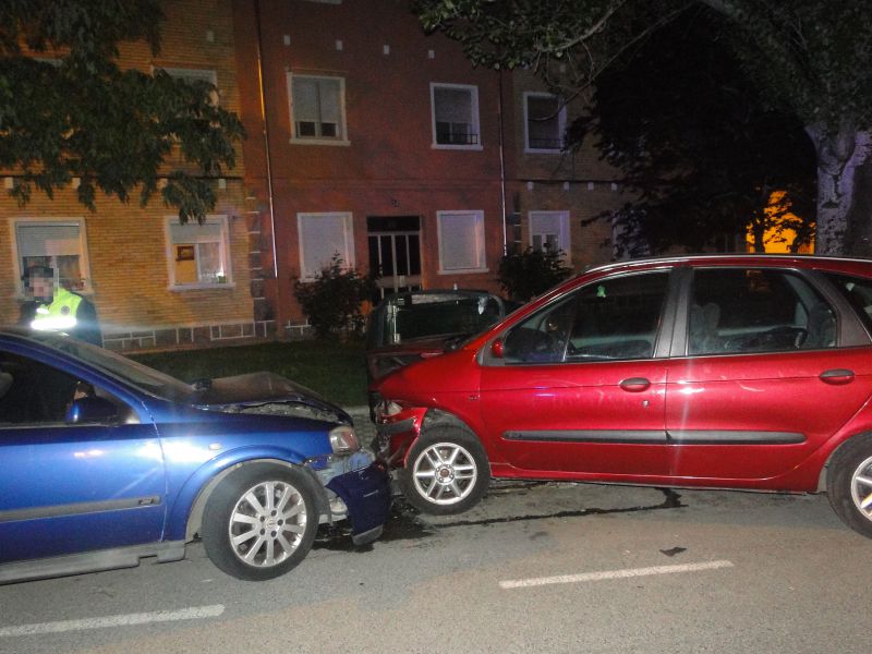 Denunciado un conductor que choca contra 5 vehículos estacionados