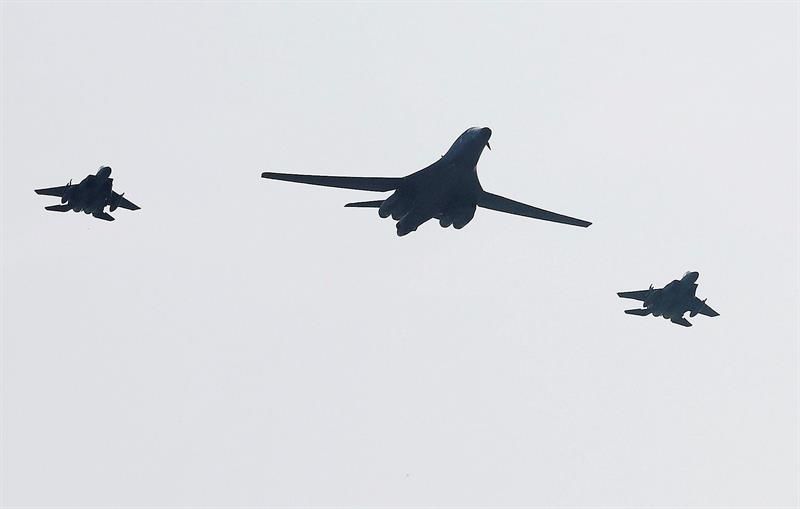 EEUU envía dos bombarderos a maniobrar sobre Corea tras nuevo misil norcoreano