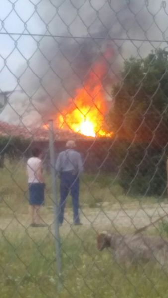 Un incendio destruye un cobertizo en la Vuelta de Aranzadi, en Pamplona