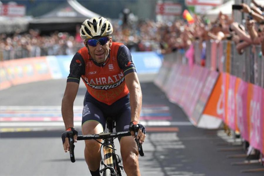 Nibali gana al esprint por delante de Landa y Dumoulin se mantiene de rosa