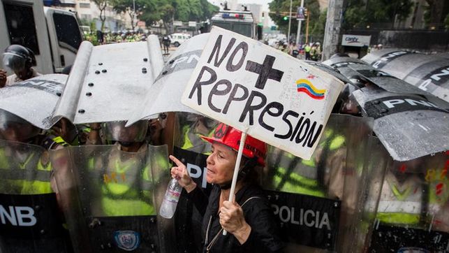 La crisis venezolana sigue con graves disturbios y dos campañas electorales