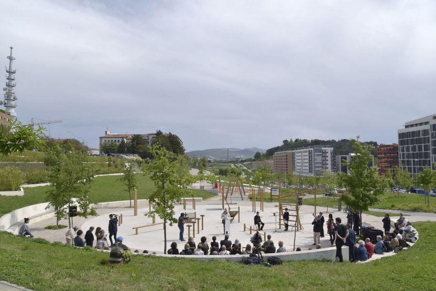 El Parque de las Pioneras, dedicado a seis mujeres, cuenta con carteles informativos