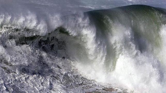 Dos turistas españoles mueren arrastrados por las olas en Portugal