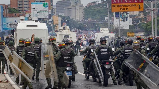 Marcha opositora en Caracas desemboca en disturbios con los cuerpos de seguridad