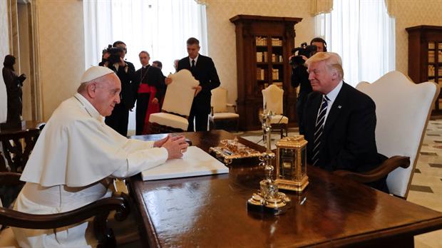 Trump y el papa intercambian deseos de paz en un primer acercamiento