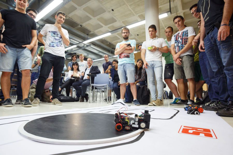 La Escuela de Ingenieros Industriales de la UPNA participan en una competición de diseño de robots