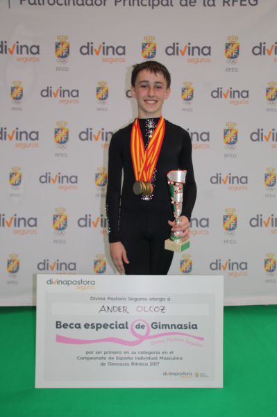 Divina Pastora Seguros beca a los campeones de España de gimnasia rítmica