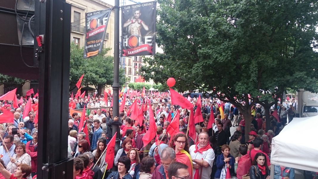 3 J: Manifestación en defensa de la bandera de Navarra en imágenes, audio y vídeo