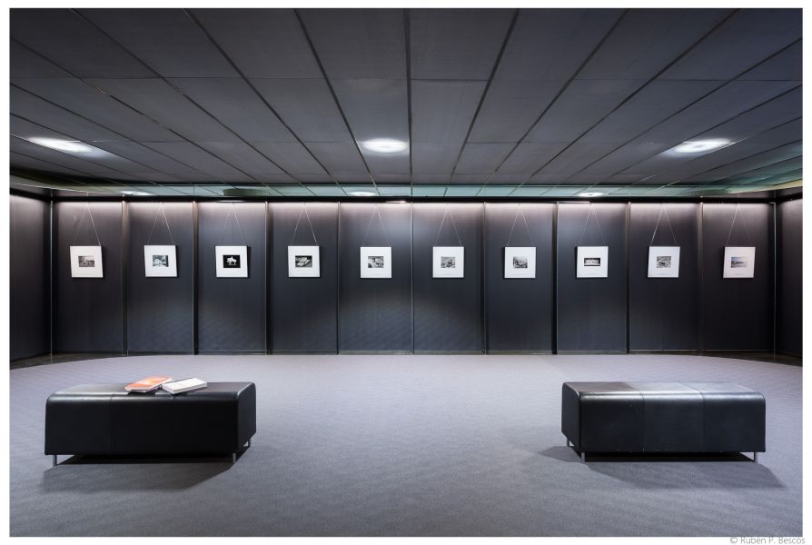 La exposición ”Cámara y Modelo-Botón de muestra” inaugura la nueva sala multiusos del COAVN en Navarra