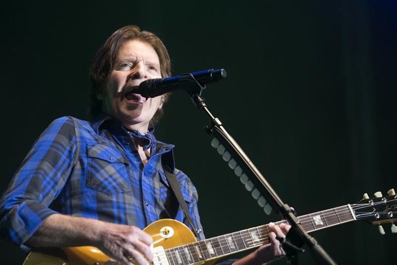 Fogerty hace volver la ola de calor a Vitoria en la apertura del Azkena Rock