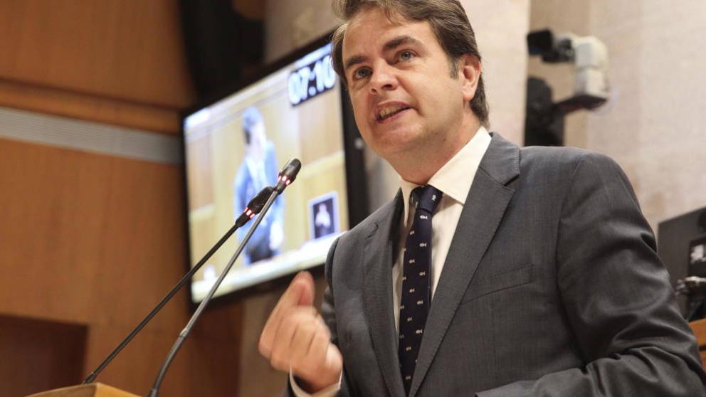 El Gobierno advierte a los ayuntamientos catalanes que no pueden participar en la consulta