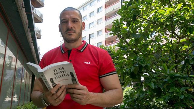 Luis Esteban: Ser policía nutre de muchos argumentos si hay afán por escribir