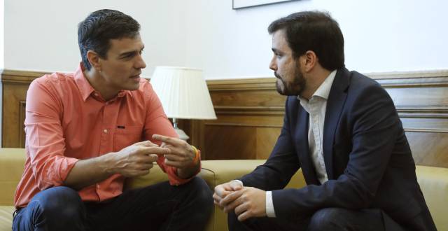 Sánchez y Garzón acuerdan despenalizar la eutanasia y derogar la reforma laboral
