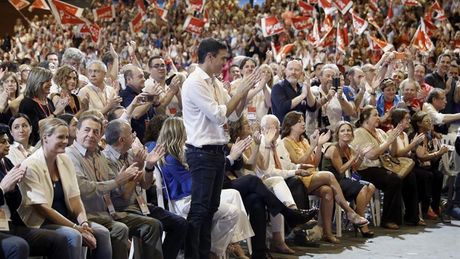 Sánchez reivindica una España «nación de naciones» y el 15M