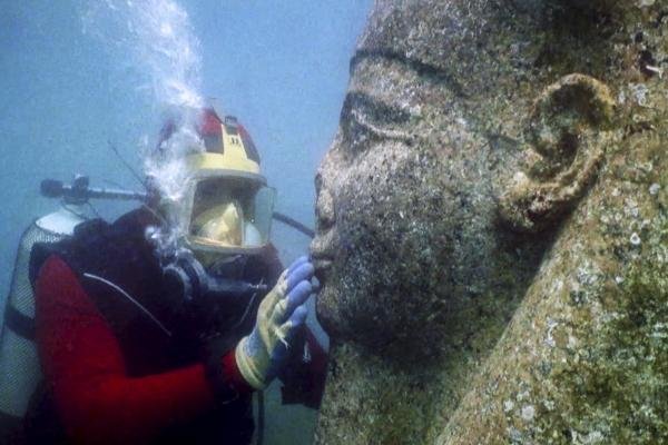 Tesoros extraídos de ciudades submarinas de Egipto resucitan el mito de Osiris