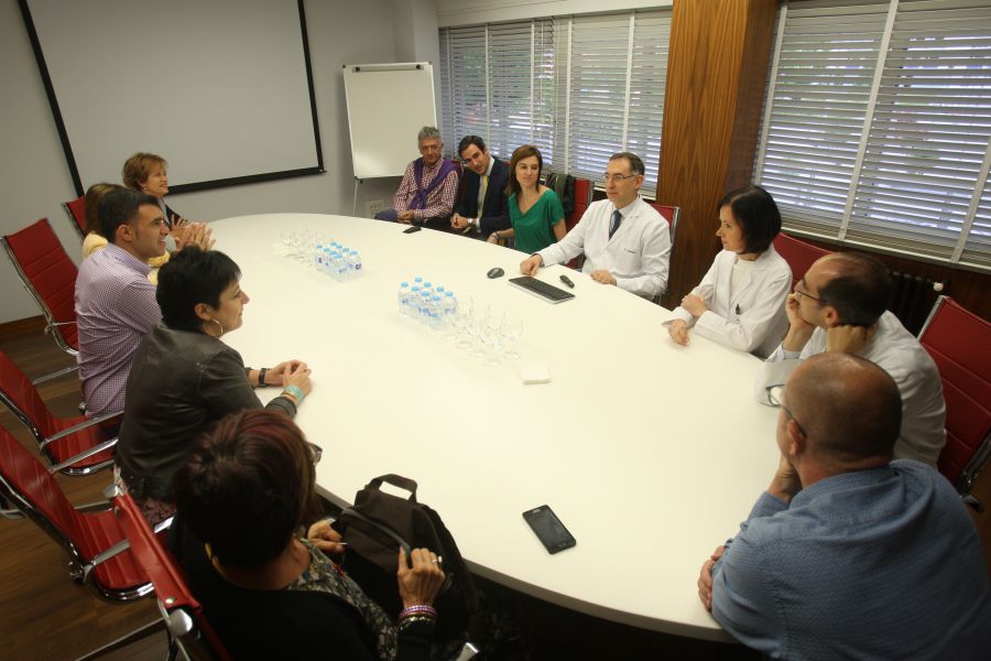 La Comisión de Salud visita Facultad Medicina de la Universidad de Navarra