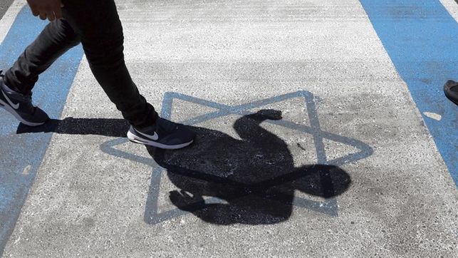 Los iraníes marchan a gritos de 