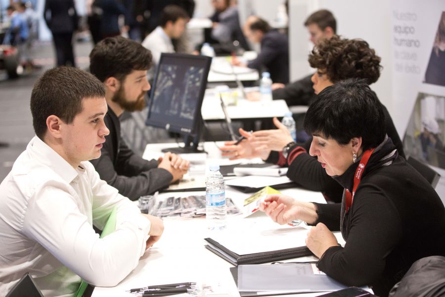 SNE fomenta contratación de jóvenes en sectores clave o a través de prácticas
