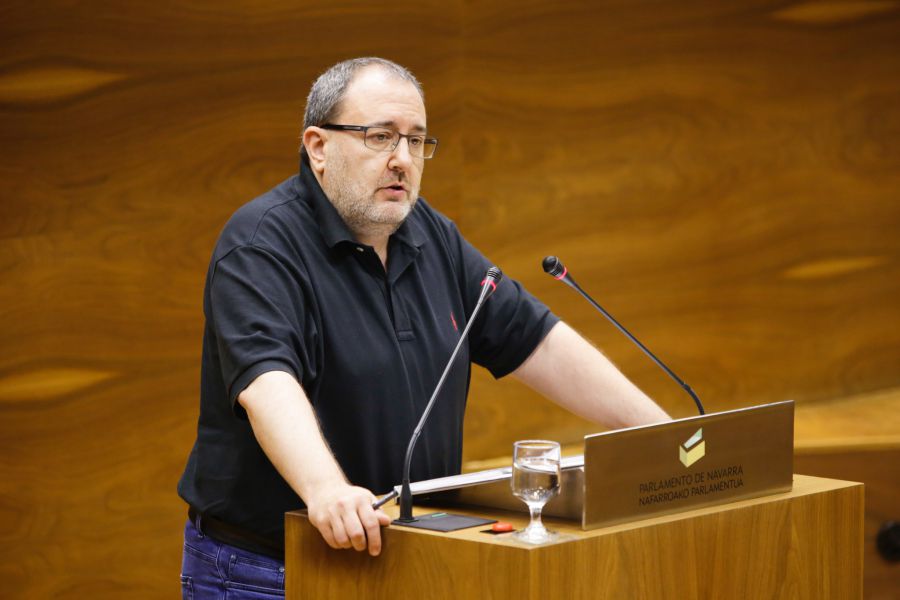 El Parlamento de Navarra insta a derogar toda la normativa “austericida” impuesta por el Gobierno de España y la Troika