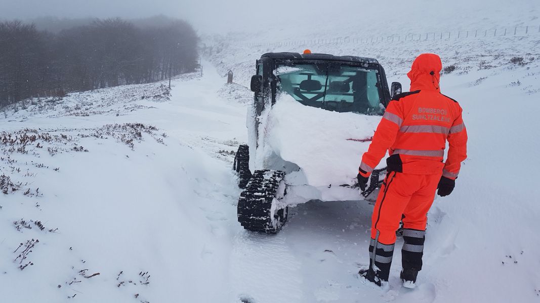 Alerta roja en Navarra por nevadas: El Gobierno aconseja no viajar por la red de carreteras
