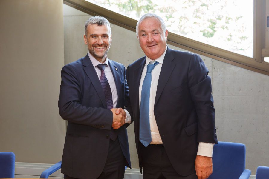 UPNA y Caja Rural firman un convenio para docencia, emprendimiento y extensión universitaria