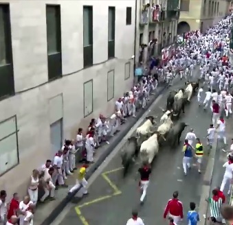 1.500 litros de líquido antideslizante para el encierro sanferminero entre los tramos de Santo Domingo a Mercaderes