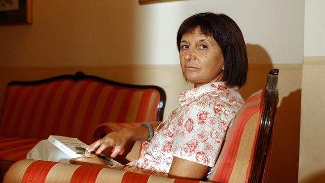 Giménez Bartlett: El éxito de la novela negra se explica por la crítica que encierra