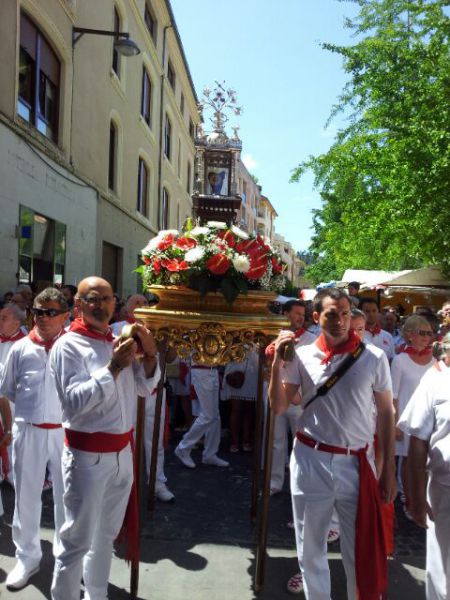 Multitudinaria Procesión en el Día Grande de las Fiestas de Estella (Navarra)