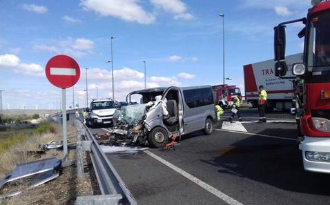 Fallece una niña vecina de Cascante al chocar una furgoneta con un camión en Calahorra