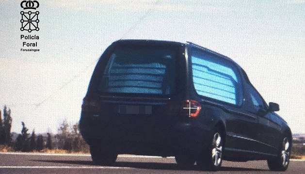Cazado un coche fúnebre a 150 km/h en Tudela