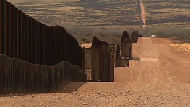 Trump llega a la frontera con México como muestra de su afán de levantar el muro