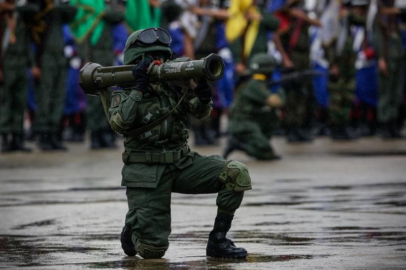 Un grupo militar se subleva en el norte de Venezuela y es reducido por el Ejército